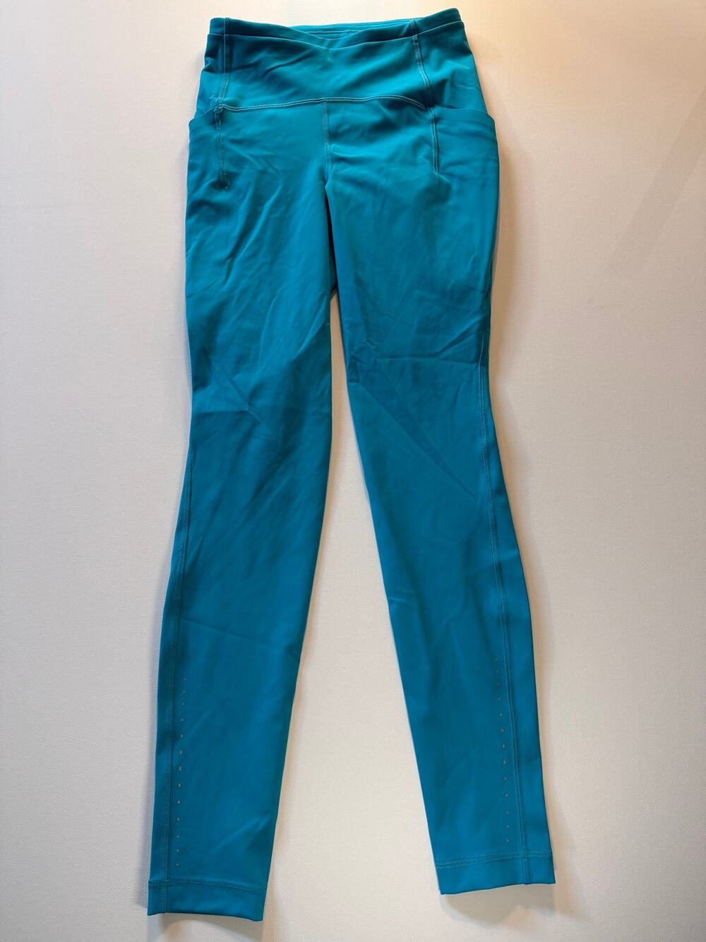 Lululemon Women's Turquoise High Rise Crop Leggings Size 4 Yoga